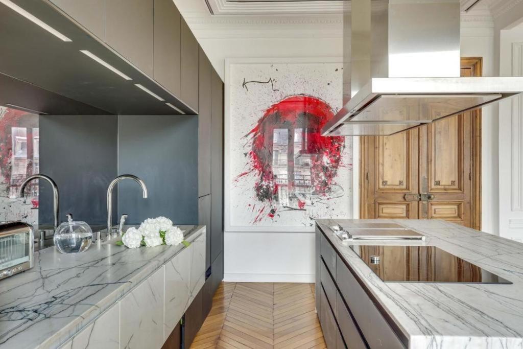 Appartement Luxurious Penthouse Near Champs Elysees And Front Of Eiffel Tower Parijs
