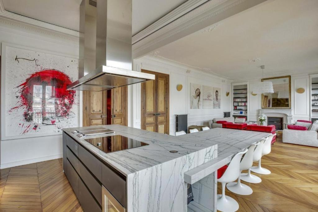 Appartement Luxurious Penthouse Near Champs Elysees And Front Of Eiffel Tower Parijs