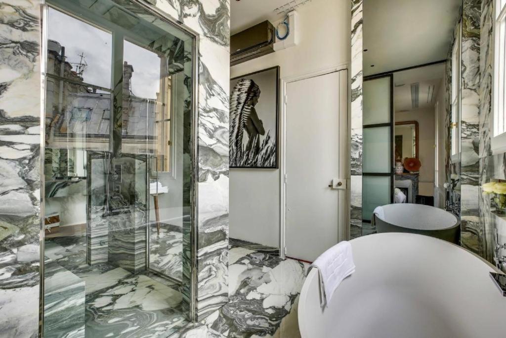 Luxurious Penthouse Near Champs Elysees And Front Of Eiffel Tower Parijs