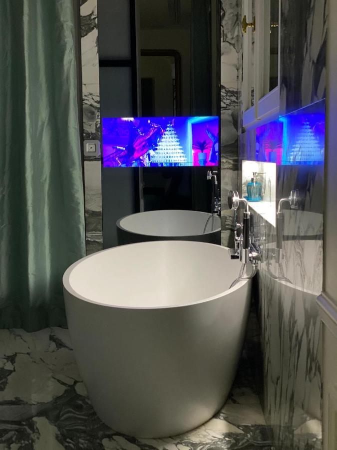 Luxurious Penthouse Near Champs Elysees And Front Of Eiffel Tower Parijs